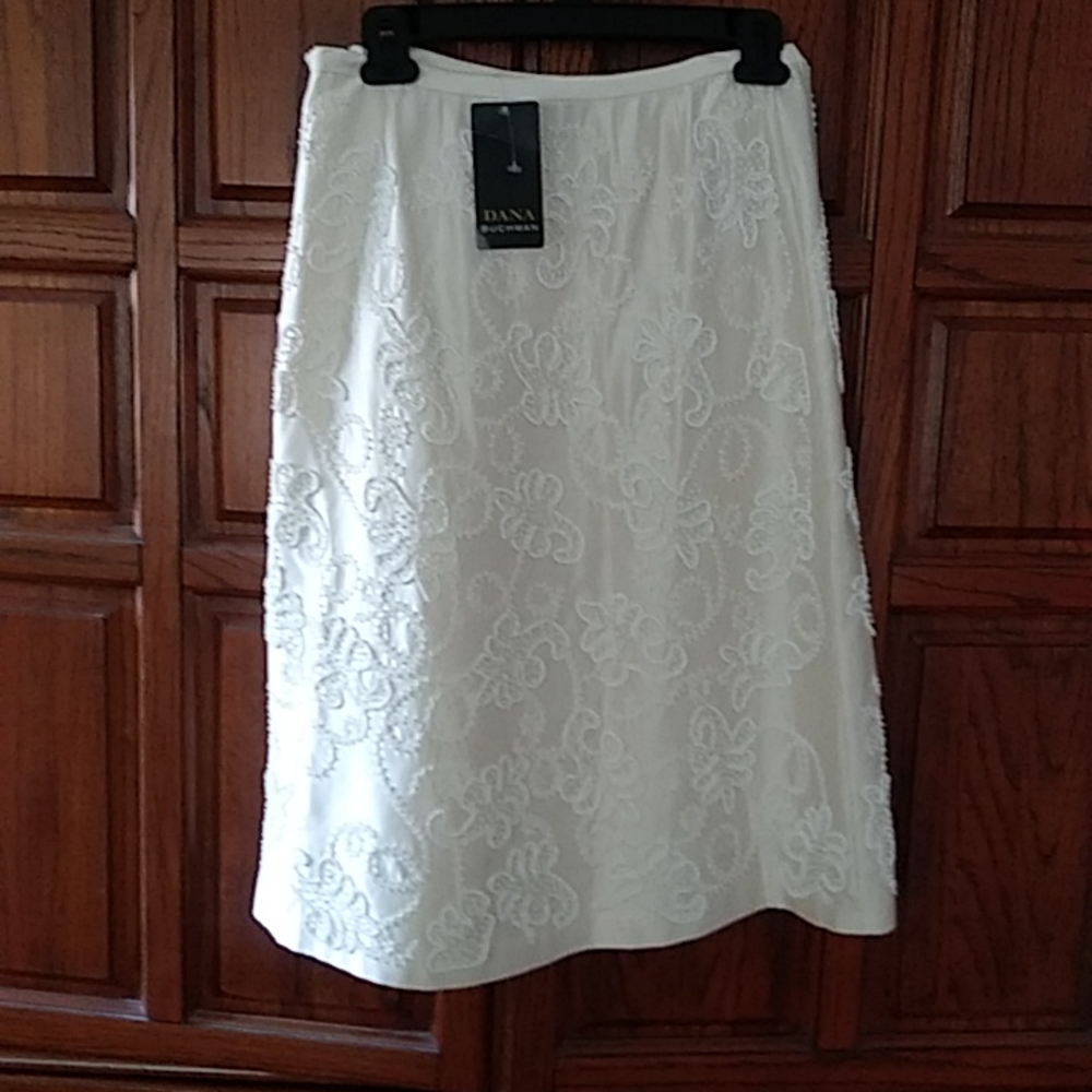 NWT Dana Buchman satin beaded skirt. Size 4.